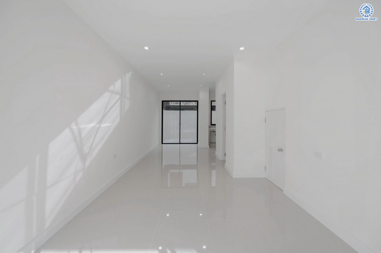 บ้านมือสองตกแต่งใหม่ โครงการ ซิกเนเจอร์ เพชรเกษม69 เนื้อที่ 17.6 ตร.ว. ฟังก์ชัน 3 ห้องนอน 3 ห้องน้ำ จอดรถได้ 1 คัน บ้านสภาพสวย บนทำเลเดินทางสะดวก เชื่อมต่อถนนเพชรเกษม, ถนนกาญจนาภิเษก, ถนนพุทธมณฑลสาย 2 และ 3 ใกล้รถไฟฟ้าสายสีน้ำเงิน "สถานีหลักสอง" ในราคาสุดคุ้ม!...